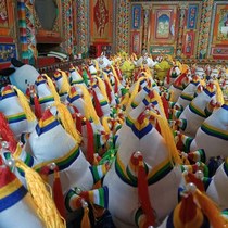 The God of Wealth treasure bag contains the treasure bottle of the God of Wealth for Buddha y to bring wealth to the temple for Zakiram home supply.