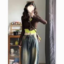 New high-quality soft splicing one-shoulder fake two-piece V-neck sweater for women in autumn niche design off-the-shoulder slim fit