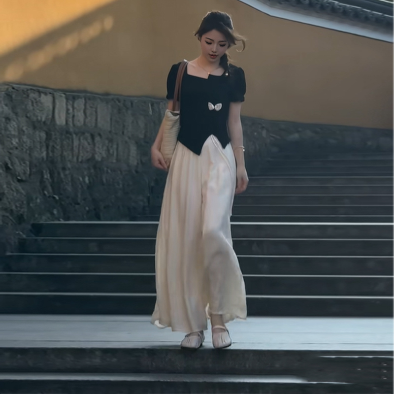 Retro New Chinese Style Suit with Unique Puff Sleeves, Black Top and Wide-Leg Pants Two-Piece Set for Women, Perfect for Summer