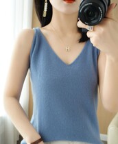 The harness vest can be worn all year round.