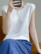 The ring flannel is a little bit of a vest.