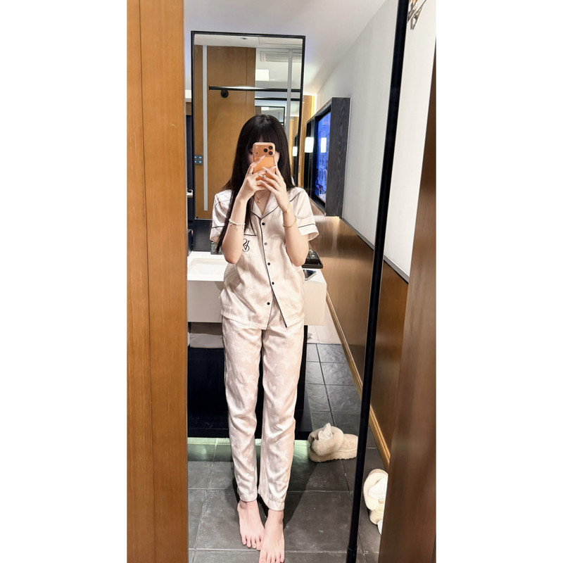 Victoria's Secret Pajamas, Genuine Moonlight Silk Material, White Butterfly Print, High-Value Exclusive Pajamas and Loungewear for Beauties