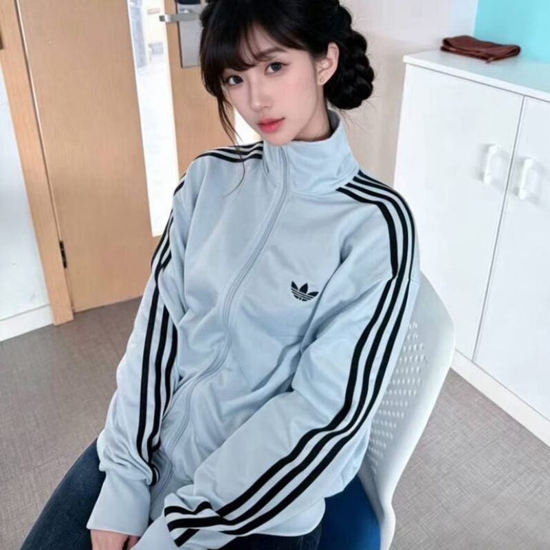 Jennie-Style Clover Trendy Retro Sports-Style Stand-Up Collar Jacket for Women, Autumn Korean Version School Uniform Top Jennie-Style Clover Trendy Retro Sports-Style Stand-Up Collar Jacket for Women, Autumn Korean Version School Uniform Top