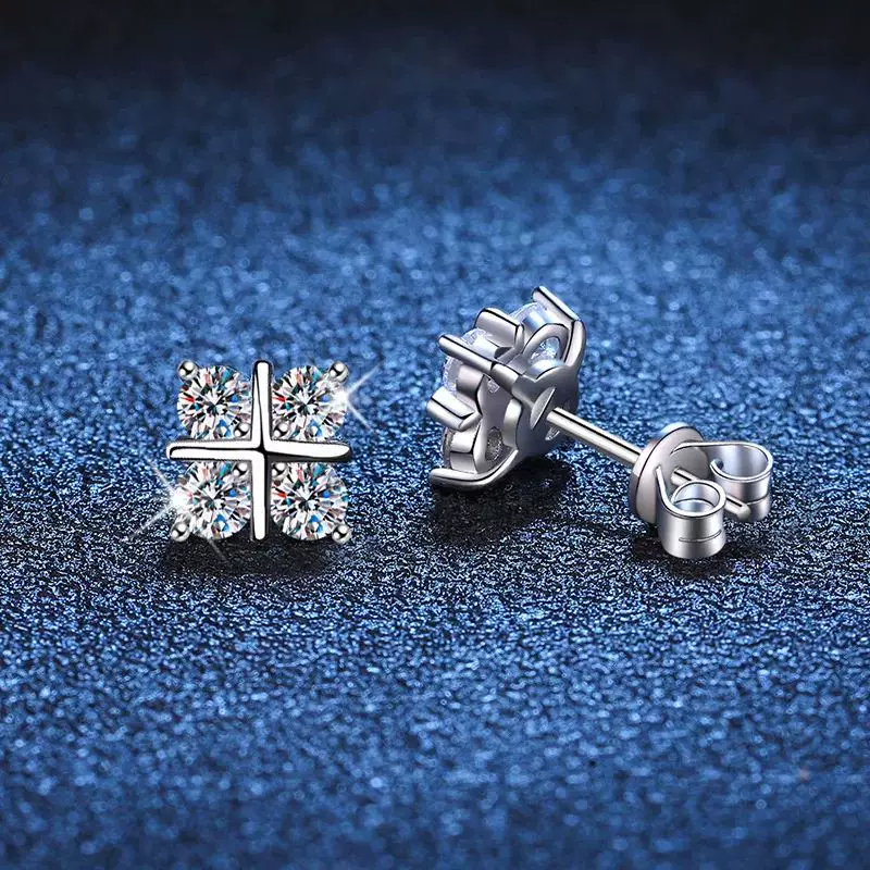 Серебро Sterling. Диа́мантовые сережки из Моиссанита каръat *