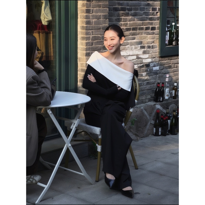 Lihuier Li Hui'Er More Weekly Magazine Stunning One-Shoulder Top with a High-End Feel, Women's Off-Shoulder Design, Asymmetrical Shoulder T-Shirt