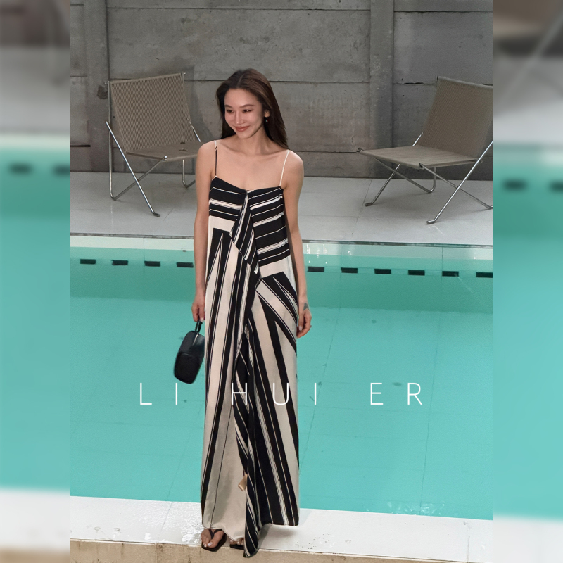 Lihuier [Songbaiyinyue] Summer Fashion Black and White Geometric Art Print Strap Dress