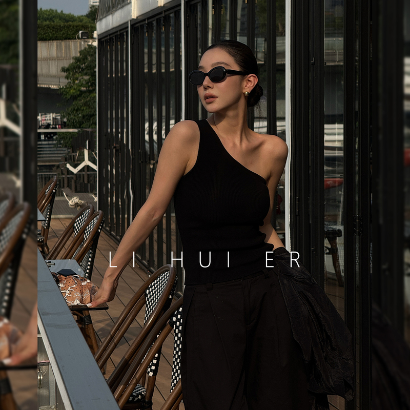 Lihuier [Klinsol's Summer] Black High-End Sleeveless Vest with Asymmetrical Shoulder and Off-Shoulder Design