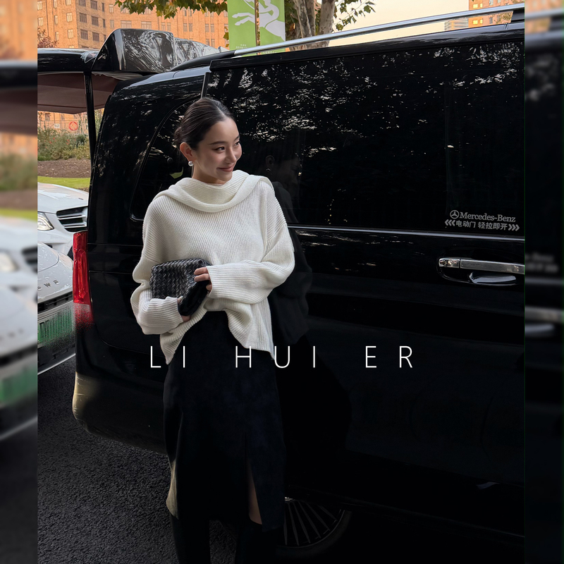 Lihuier Romanticism White Sweater for Women 2026 New Winter Textured V-Neck Knitwear