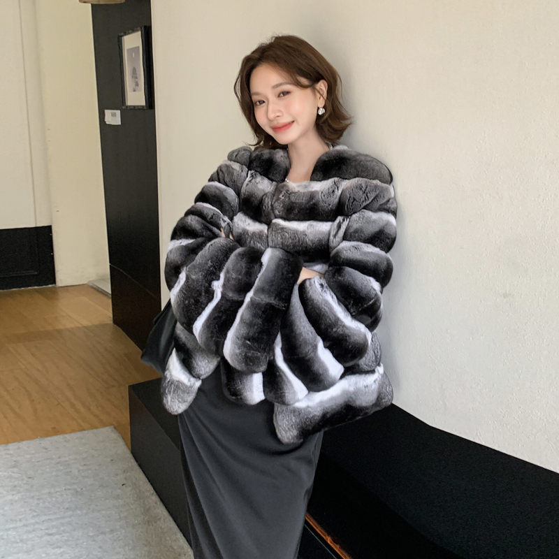 2026 Autumn/Winter New Totoro Fur Coat for Women, Short Slim Fit, Horizontal Stripes, Elegant and Fashionable Jacket 2026 Autumn/Winter New Totoro Fur Coat for Women, Short Slim Fit, Horizontal Stripes, Elegant and Fashionable Jacket