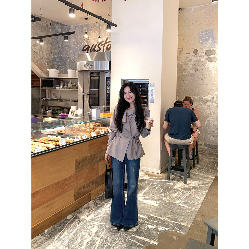Daqianwithu Patch Pocket Design Versatile Straight Leg Jeans That Make You Look Taller and Slimmer, Washed Blue Flared Jeans