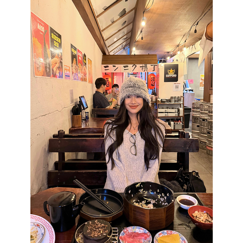 Daqianwithu Loose-Fitting, Off-The-Shoulder, Casual, Simple, Superfine Wool Blend Pullover Sweater