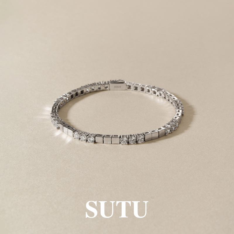 Sutu Danguang Bracelet 925 Silver Ice Cube Sparkling Fashion Niche New Popular Style Elegant Light Luxury High-End Jewelry for Women Sutu Danguang Bracelet 925 Silver Ice Cube Sparkling Fashion Niche New Popular Style Elegant Light Luxury High-End Jewelry for Women