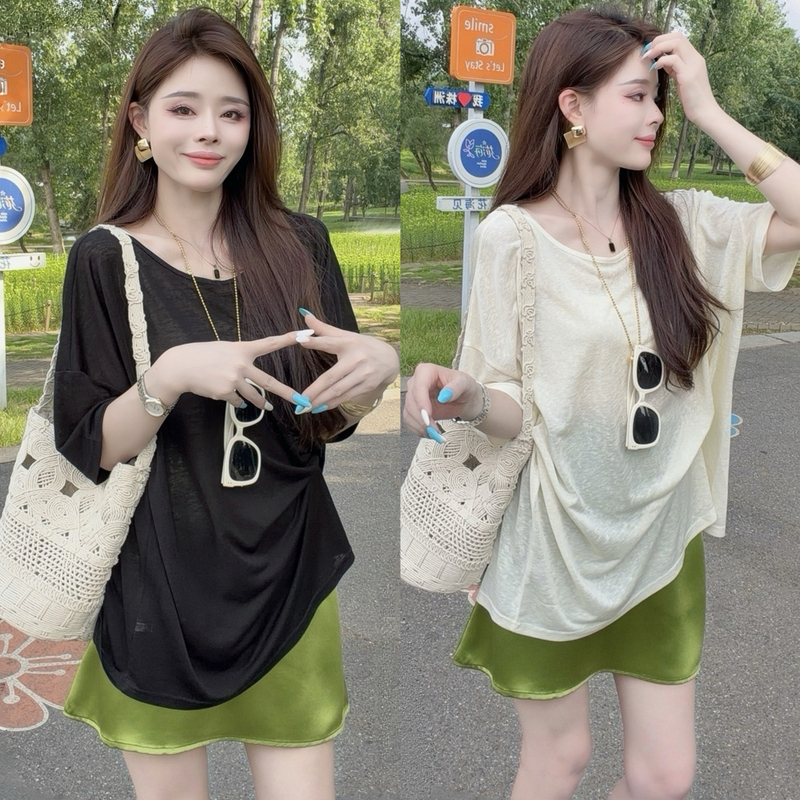 Unique and Beautiful Summer Two-Piece Set in Korean Style, Featuring a Loose Backless Short-Sleeve T-Shirt and Acetate Satin Skirt Unique and Beautiful Summer Two-Piece Set in Korean Style, Featuring a Loose Backless Short-Sleeve T-Shirt and Acetate Satin Skirt