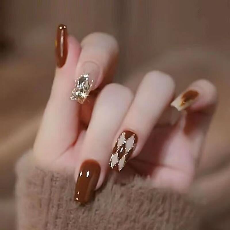 【Shunano Glitter】Handmade Wearable Nails Caramel Red Brown Autumn/Winter Hot Style Diamond Shape Xiaohongshu Same Style Nail Art