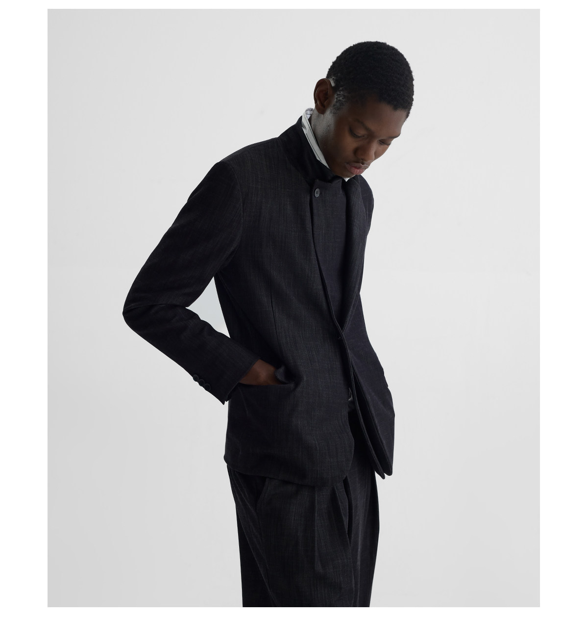 Slight Vogue Tailored Peak-Lapel Denim Blazer