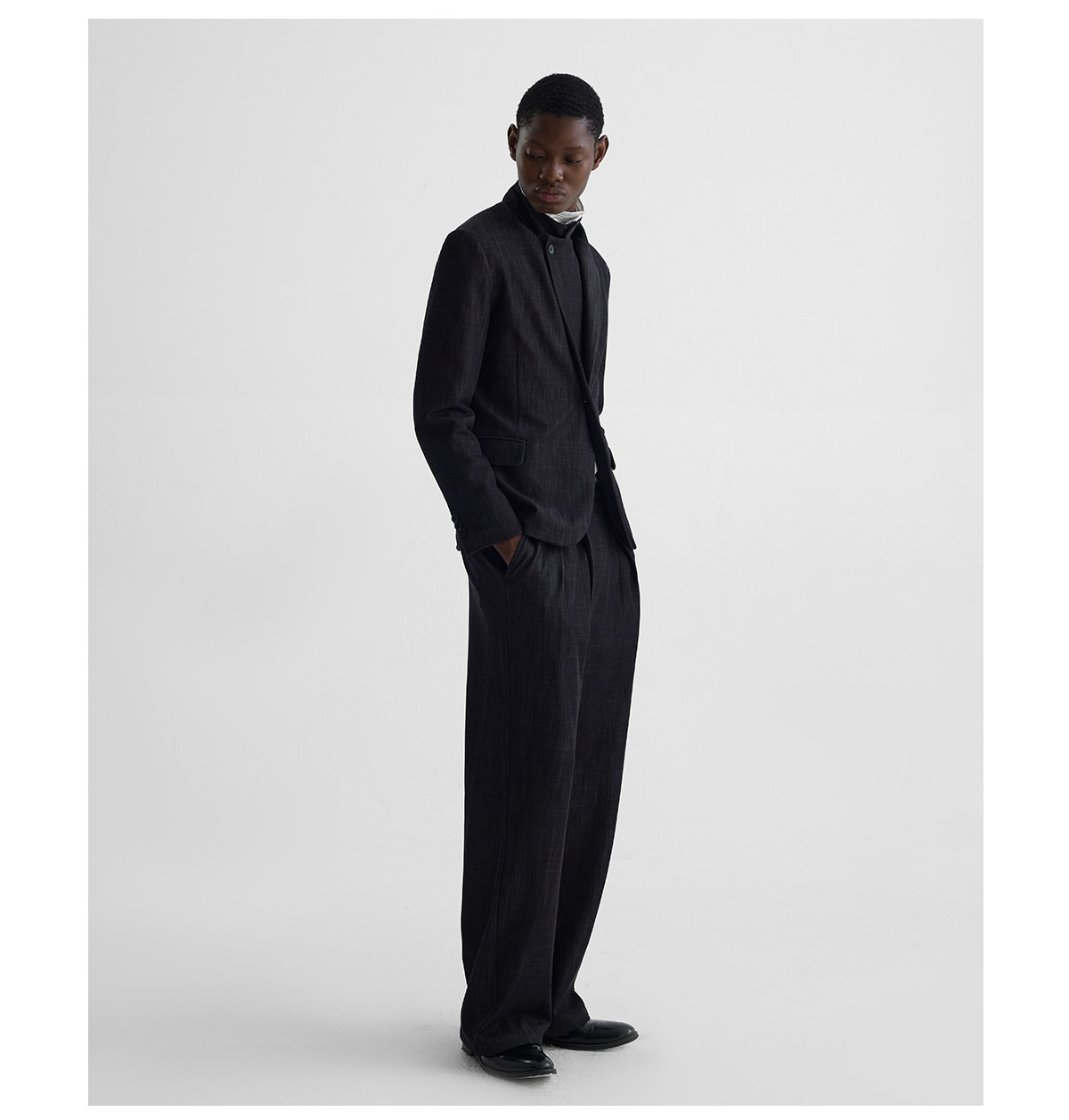 Slight Vogue Tailored Peak-Lapel Denim Blazer