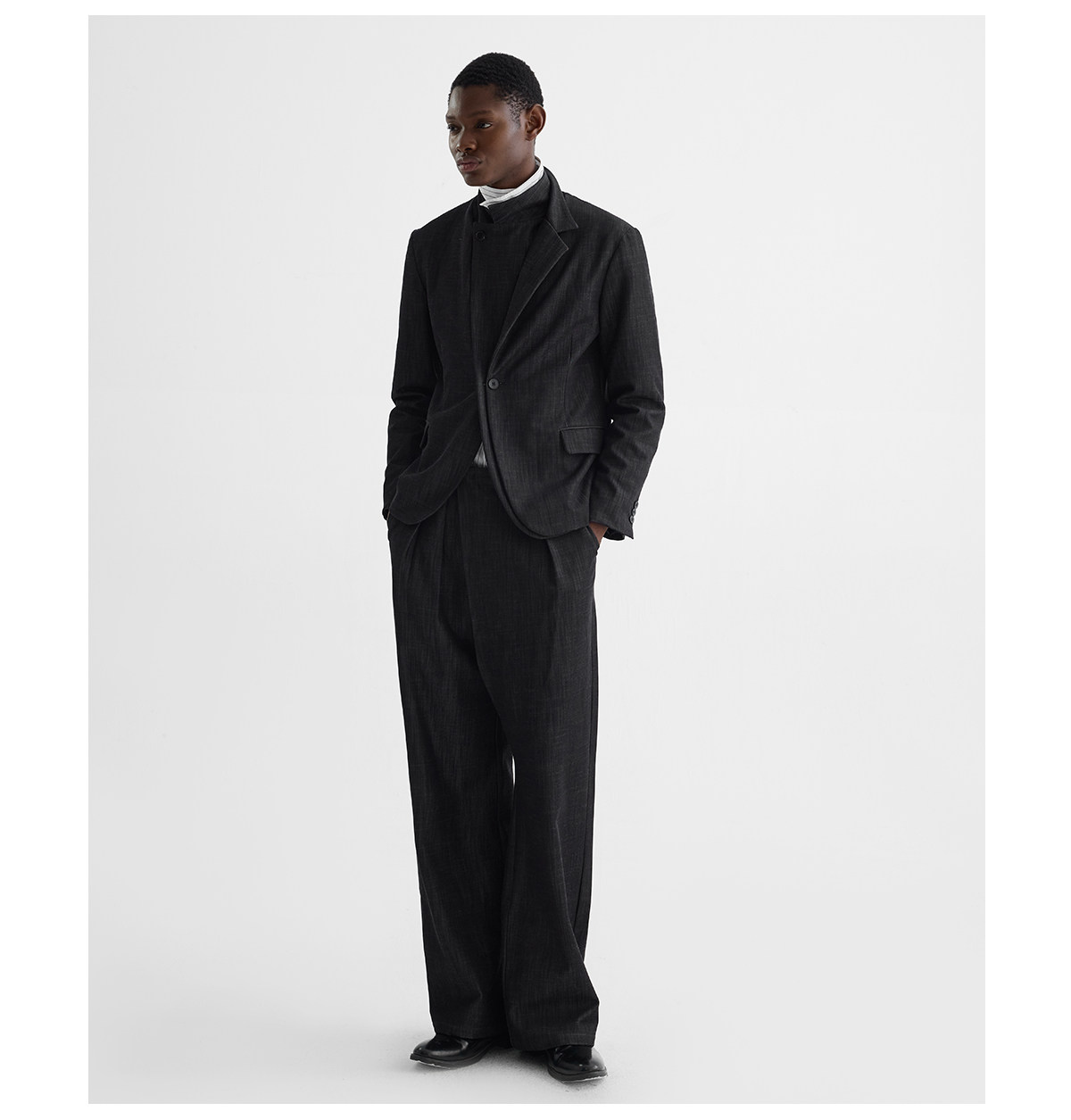 Slight Vogue Tailored Peak-Lapel Denim Blazer