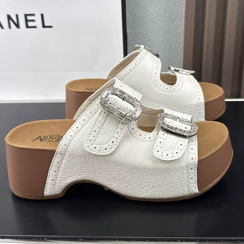 Genuine Leather Thick-Soled Birkenstock-Style Slip-On Sandals for Women, Summer 2026, Outdoor Wear, Rhinestone Strap, Breathable, Height-Increasing Sandals Genuine Leather Thick-Soled Birkenstock-Style Slip-On Sandals for Women, Summer 2026, Outdoor Wear, Rhinestone Strap, Breathable, Height-Increasing Sandals
