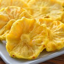 Dried pineapple dried pineapple slices fruit slices dried pineapple soaked fruit dried pineapple rings crispy bulk small packaged snacks