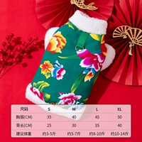 Зеленое платье с цветочным принтом