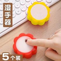 Wet hand sponge with water for counting banknotes sponge cylinder with water for counting banknotes water box for counting money financial office use