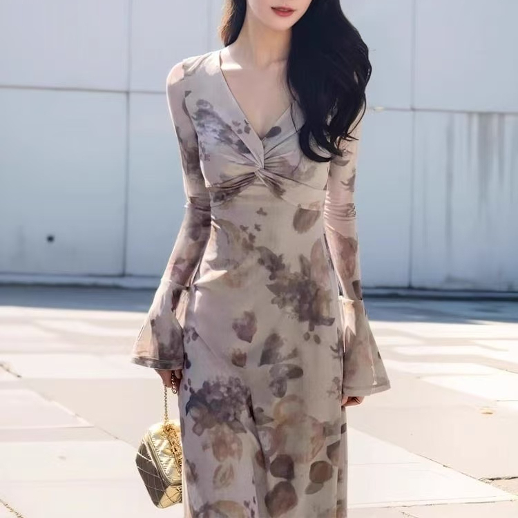 New Chinese-Style Retro Printed V-Neck Dress for Women, Spring and Autumn New Slim-Fit Bodycon Dress with Elegant Bell Sleeves and A-Line Long Skirt
