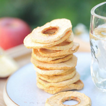 Dried apples self-baked apple rings natural sweet and sour original mountain flavor original color and original flavor
