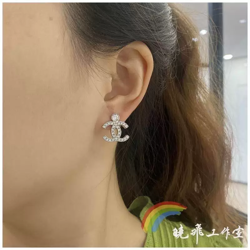 Сережки Chanel, клипсы для ушей, 23 карат, инкрустация алмазами