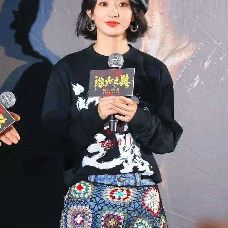Popular Ethnic Style Bathing Fire Road Zhao Liying's Same Style Black Hand-Crocheted Floral Triangle Scarf, Stylish and Trendy Waist Accessory