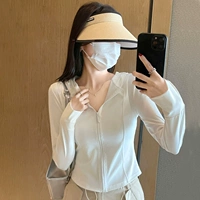 С капюшоном, белый