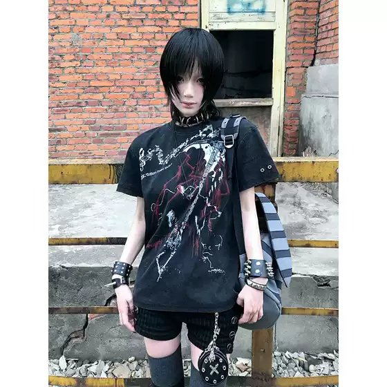 Street Subculture Short-Sleeved Black T-Shirt with Sickle Print for Women, Summer New Style, Visual Style Slim Fit Top Y2K