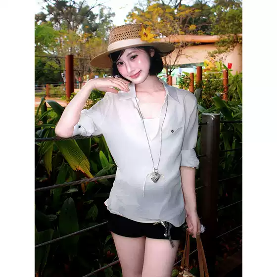 High-Fashion White Shirt for Women, Summer Style, Vintage V-Neck, Long-Sleeved Shirt, Lazy Style, Loose Blouse Top