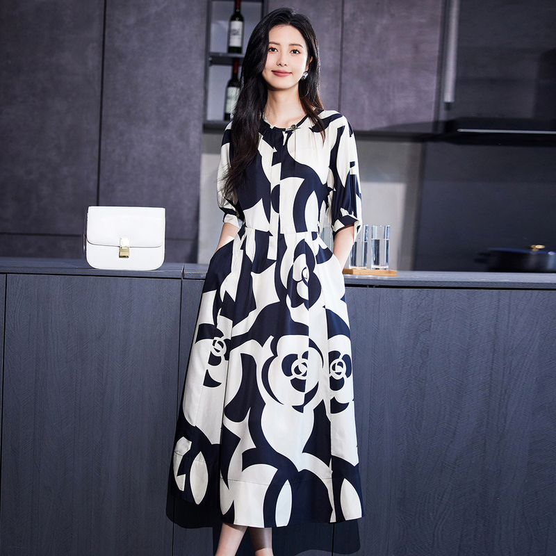 Yuerong【Camellia Language】Black and White Printed Silk Mulberry Silk Dress, Mid-Length Skirt, Cool Vacation Style