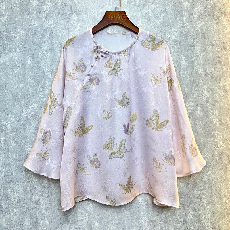 Two-Needle Twisted Silk, Sunny Spring Butterfly Play, New Chinese Style Round Neck 100% Mulberry Silk Top, Lightweight and Breathable Silk Shirt Two-Needle Twisted Silk, Sunny Spring Butterfly Play, New Chinese Style Round Neck 100% Mulberry Silk Top, Lightweight and Breathable Silk Shirt