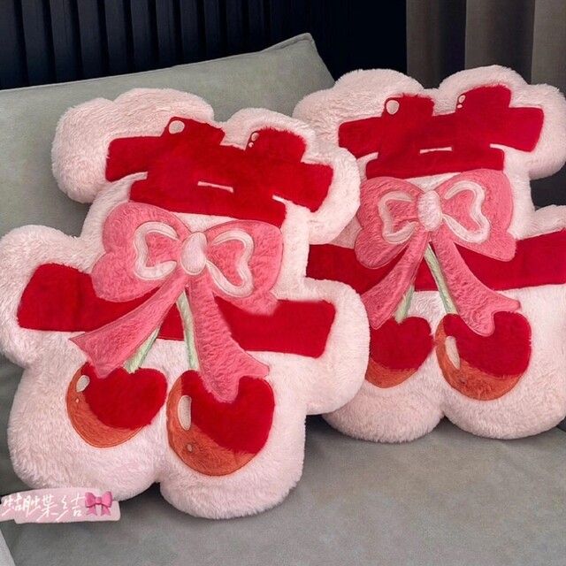 Pillow wedding room wedding decoration bed press dolls pair of cute wedding dolls with bows and dolls decoration supplies