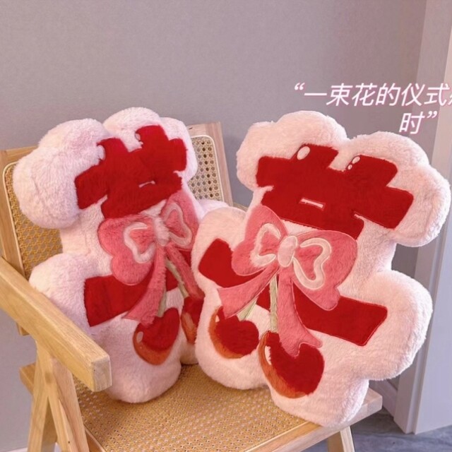 Pillow wedding room wedding decoration bed press dolls pair of cute wedding dolls with bows and dolls decoration supplies