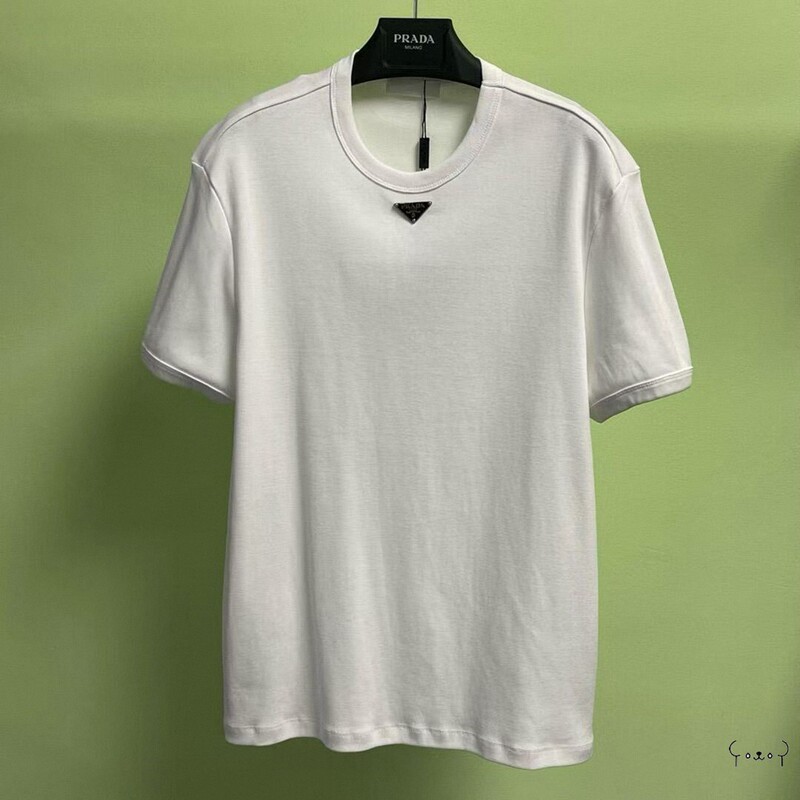 Prada/Prada New Classic Ribbed Collar Metal Inverted Triangle Letter Logo Short-Sleeved Women's T-Shirt for Men