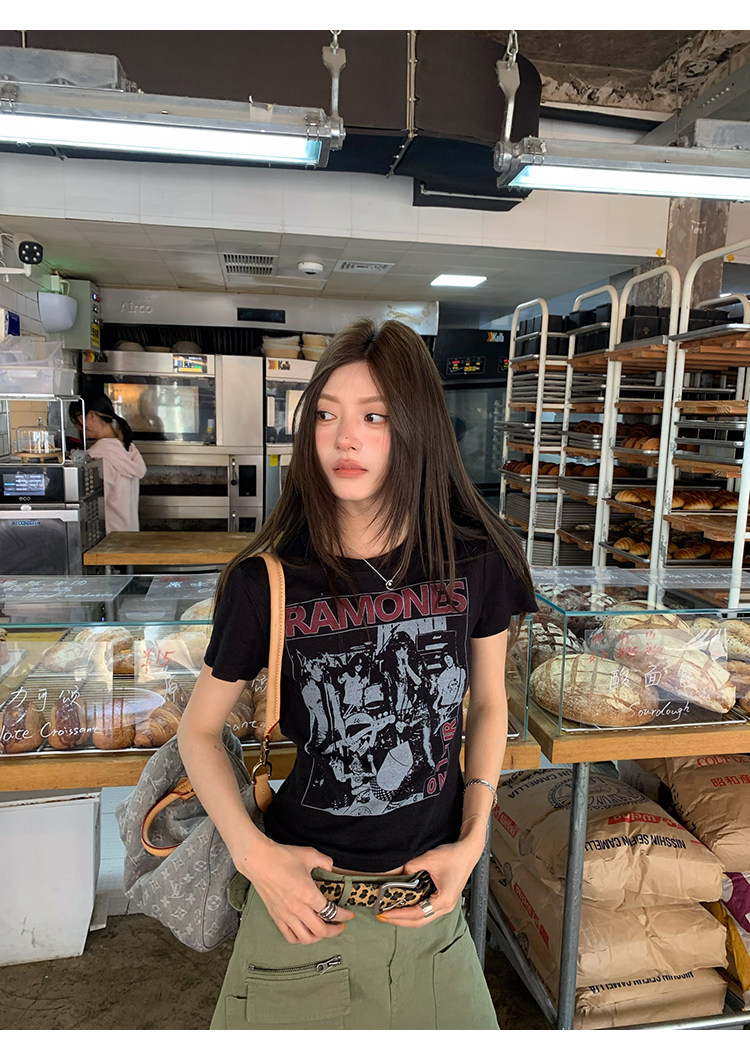 牙套大汪 【Ретро возвращение】 Американский ретро стиль рок контрастная печать прямые плечи приталенная футболка