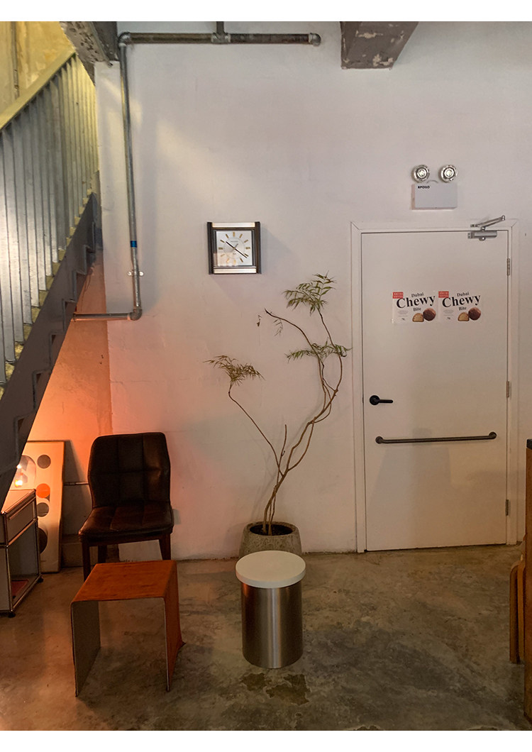 牙套大汪 【周末画报】 лонгслив с буквенным принтом в ленивом стиле, полупрозрачный трикотаж