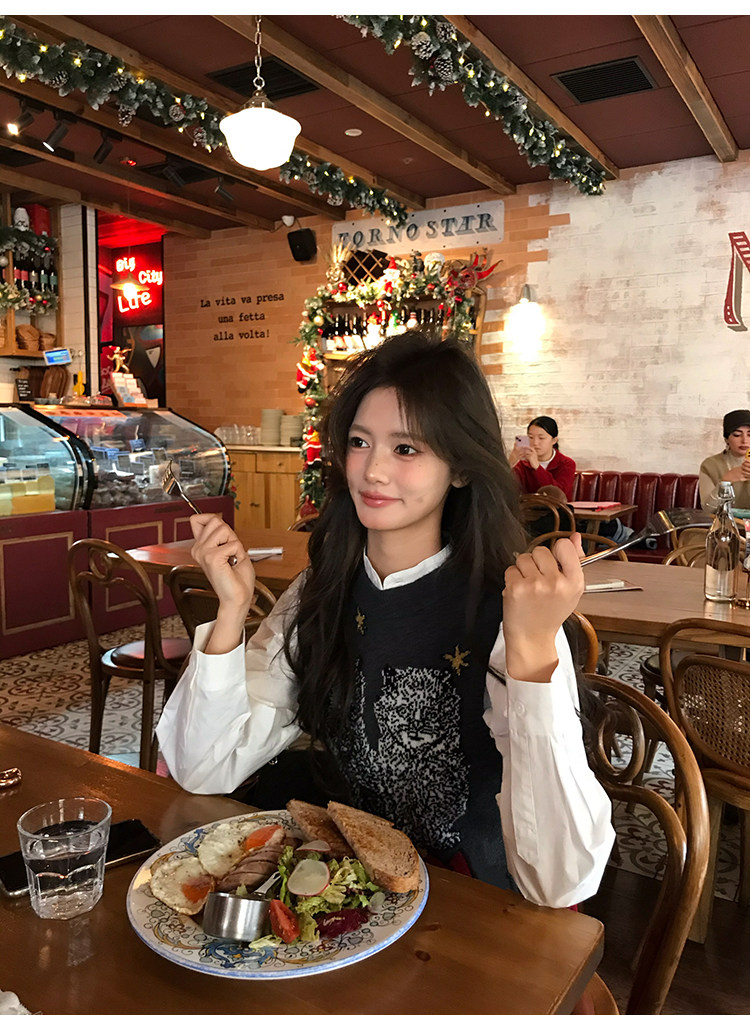 牙套大汪 【双轨女孩】 белая хлопковая рубашка с широкой планкой, складками и воротником-стойкой в школьном стиле