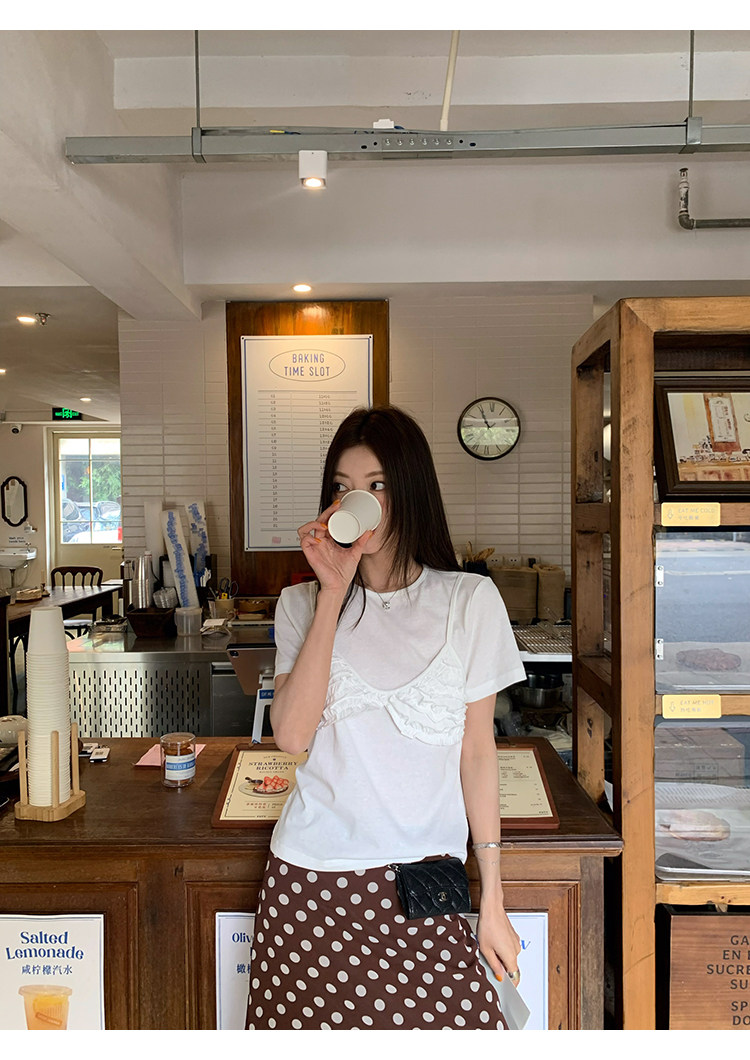 牙套大汪 Комплект из двух цветов: топ с рюшами и футболка с круглым вырезом