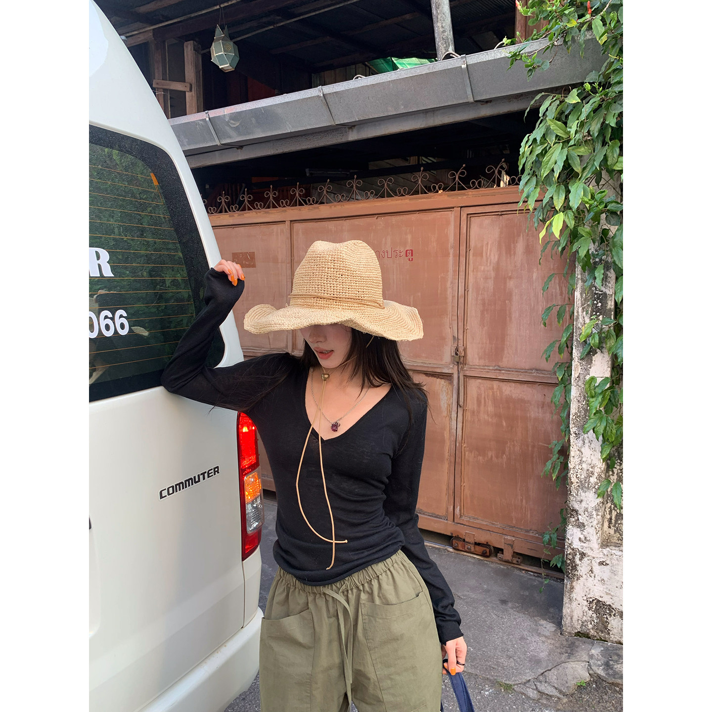 牙套大汪 【C位T】 полупрозрачная V-образный вырез приталенная стройнящая длинный рукав вязаная футболка