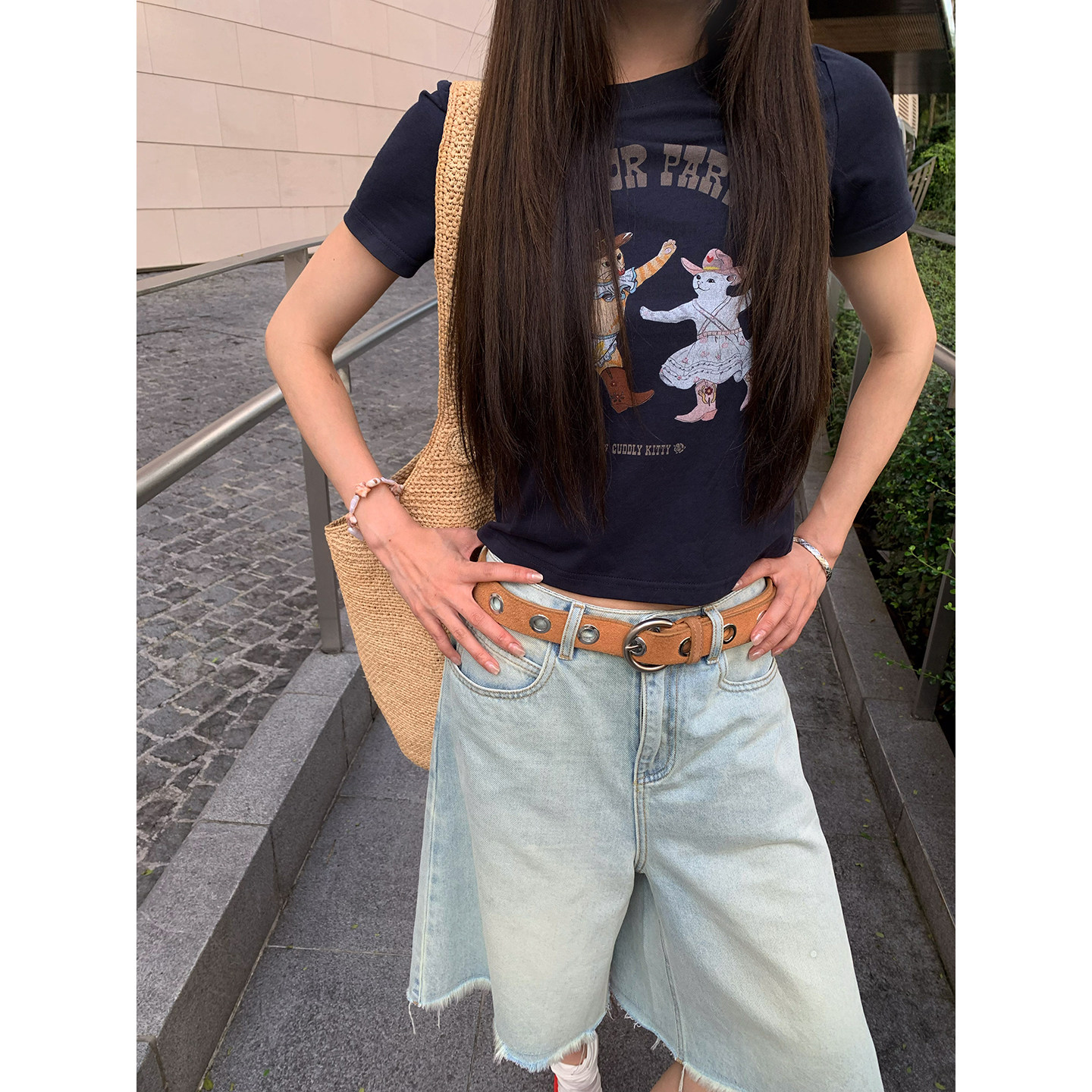 Супер милая новая модель 2026 приталенная футболка с принтом букв Dancing Kitten