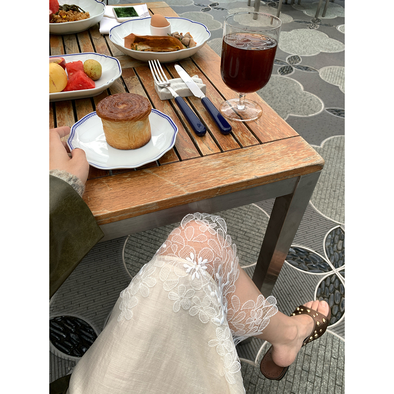 Braces-Style [Moonlight Embroidery] Lace Spliced Hem Midi Skirt in Off-White with a Relaxed Drape, Easy to Wear