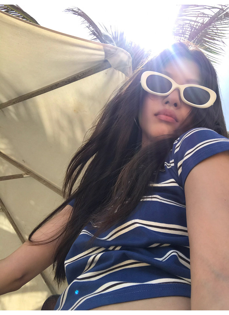 牙套大汪 【Синяя морская душа】 Женская футболка 2025 лето новая стильная простая прямоплечая короткий рукав