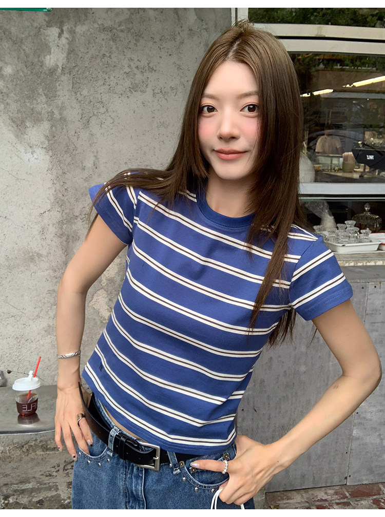 牙套大汪 【Синяя морская душа】 Женская футболка 2025 лето новая стильная простая прямоплечая короткий рукав