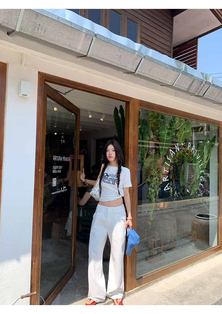 牙套大汪【Ленивые выходные】 Стройнящие белые джинсы прямого кроя с высокой талией и текстурой