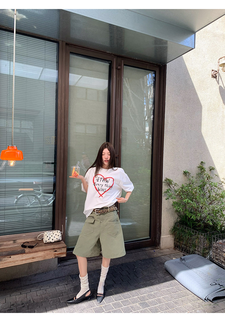 牙套大汪 【Сердечный ритм】 Свободная футболка с круглым вырезом и уникальным принтом в виде букв и сердечек