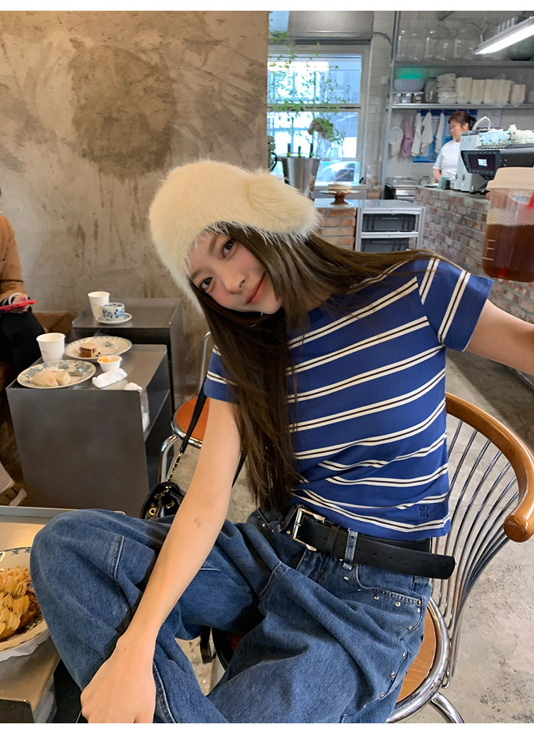 牙套大汪 【Синяя морская душа】 Женская футболка 2025 лето новая стильная простая прямоплечая короткий рукав