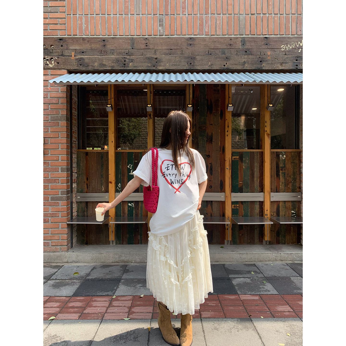 牙套大汪 【Сердечный ритм】 Свободная футболка с круглым вырезом и уникальным принтом в виде букв и сердечек